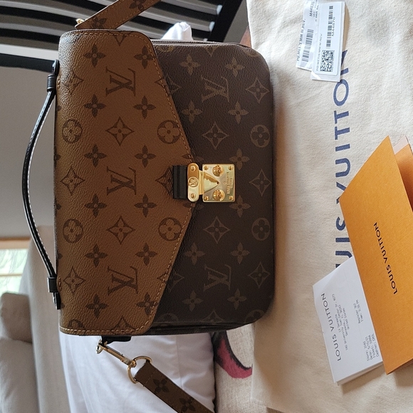 Louis Vuitton Handbags - Louis Vuitton Pochette Metis